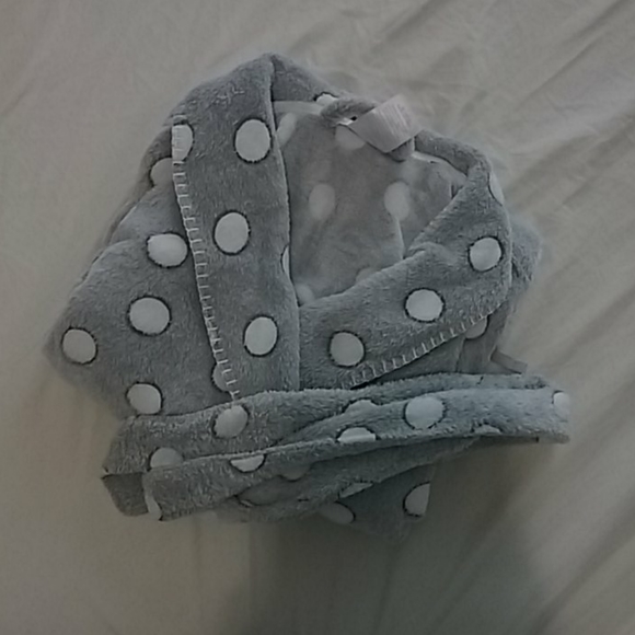 Robe - Picture 2 of 3